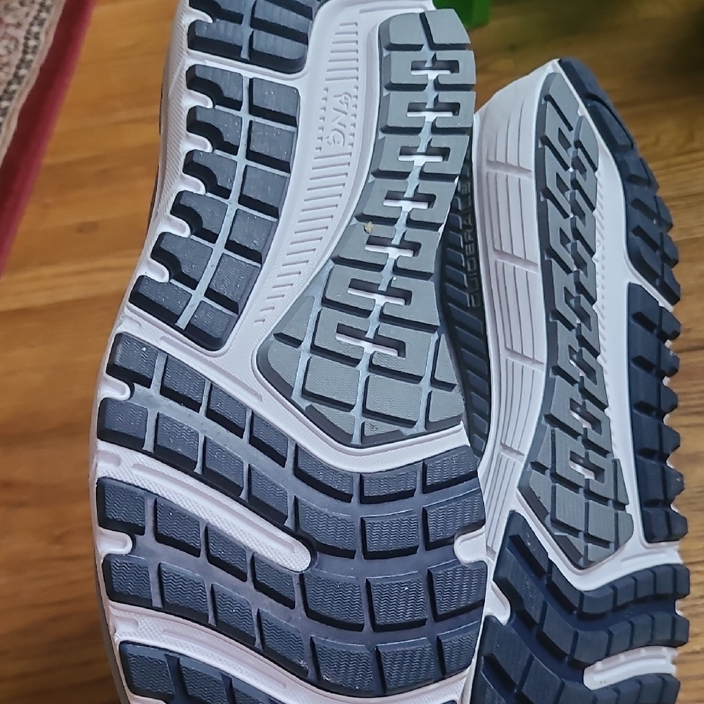 Men's Athletic Running Shoes in Gray and Navy - Picture 3 of 4
